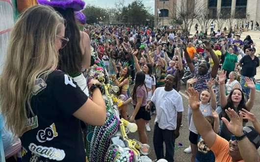 mardi gras day parade covington la