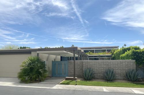 Allen Miller-Tropicana townhouses, designed by architect Donald Wexler