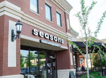 Front Of Seasons Cafe In Knoxville, TN