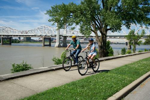 Bikers on the Ohio River Greenway