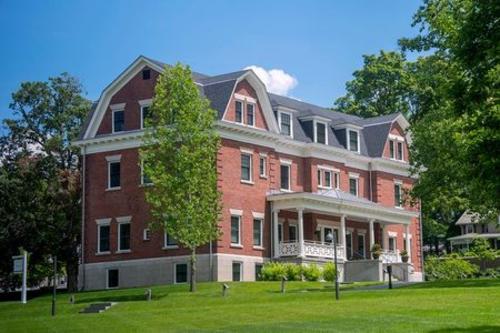 Wallcourt Hall, Inns of Aurora