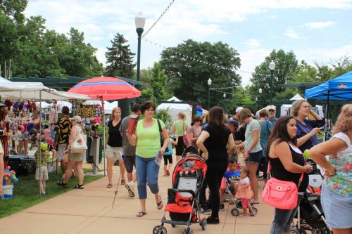 Shoppers wander the sidewalks at Greeley Arts Picnic in Lincoln Park