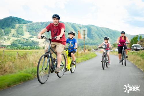 biking miles of pathways in jackson hole