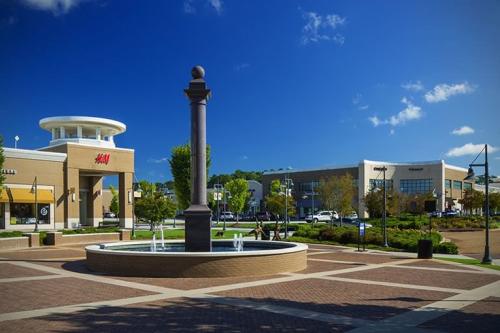 Shoppes at River Crossing