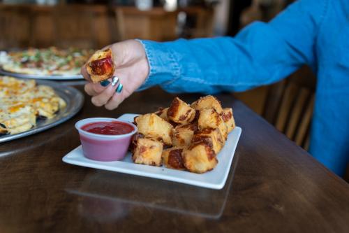 cheese curds at pizza garden with arm