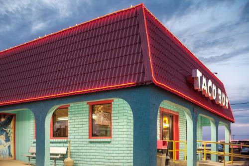 In 1987, Taco Box opened a second location in Portales.