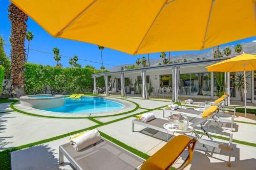 Deepwell Dreams Oasis Vacation Rental in Palm Springs, outdoor pool area.