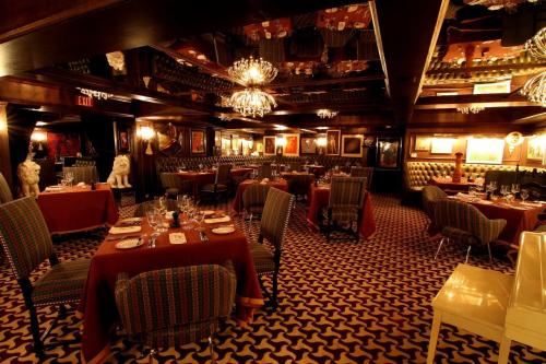 interior of restaurant mister parker