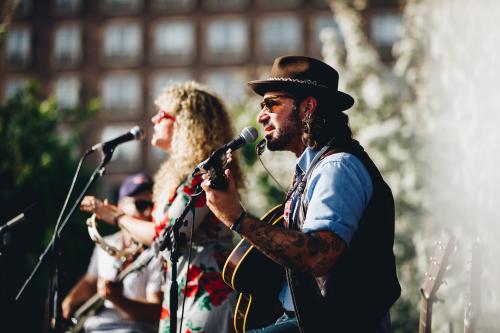 Two Musicians Perform at the Rochester Lilac Festival