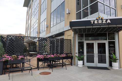 Terza Outdoor Seating