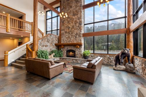 The Breeze Inn Interior