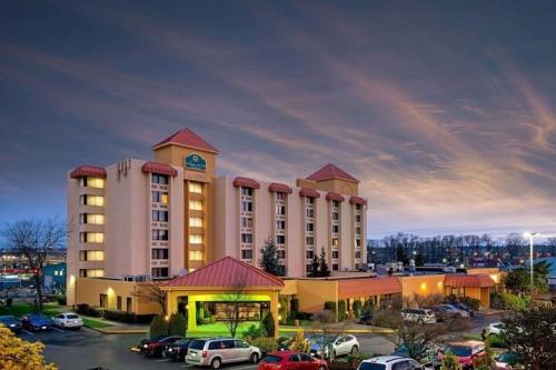 La Quinta Inn and Suites exterior