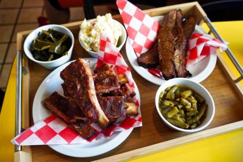 Pierce's Pitt Bar-B-Que