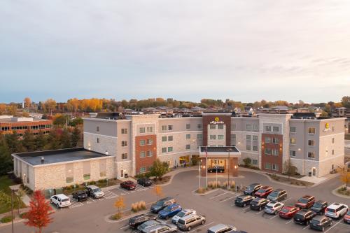 Aerial photo of La Quinta hotel in Woodbury
