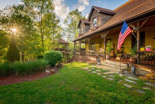 Stone Creek Cabin yard and front porch