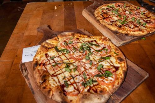 Brick oven pizzas at Owera Vineyards