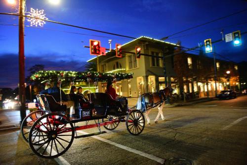 Christmas in downtown Covington, Christmas Carriage Rides with Royal Carriages