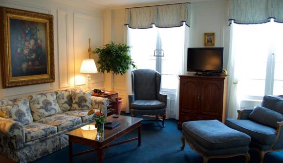 Inside of the classic suite at Geneva on the Lake Inside of the classic suite at Geneva on the Lake