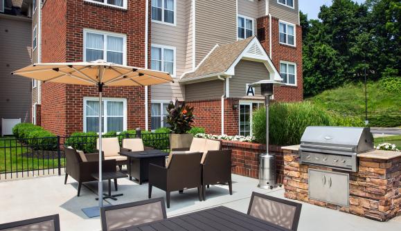 Residence Inn Pok 2 - patio Residence Inn Pok 2 - patio