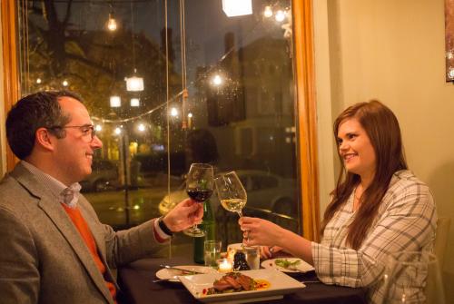 Couple having dinner at Note Wine Bar in Harrisburg, PA