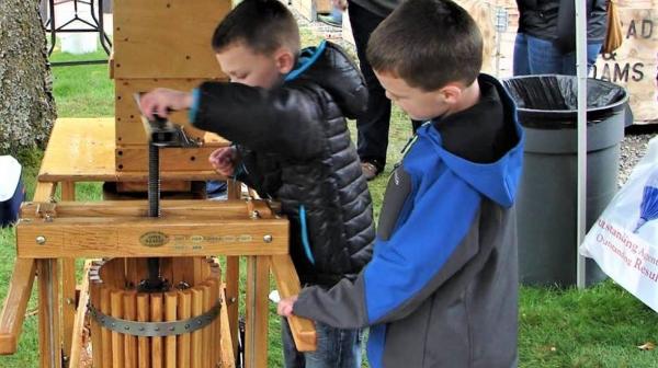 meeker mansion cider squeeze