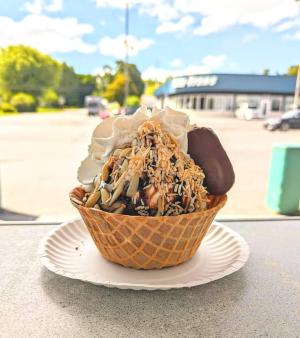 Delicious sundae at Amy's Frosty Freeze