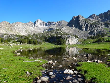 Unnamed Lake in Beehive Basin | Photo: AMountainJourney.com