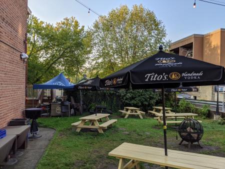 three spirits tavern patio picnic tables