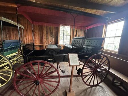 A spring wagon crafted between 1883 and 1920.