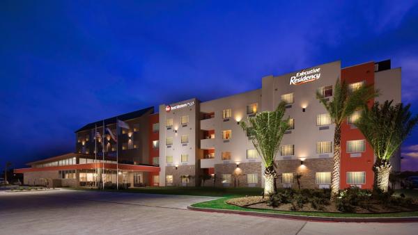 A front view of Best Western Plus I37