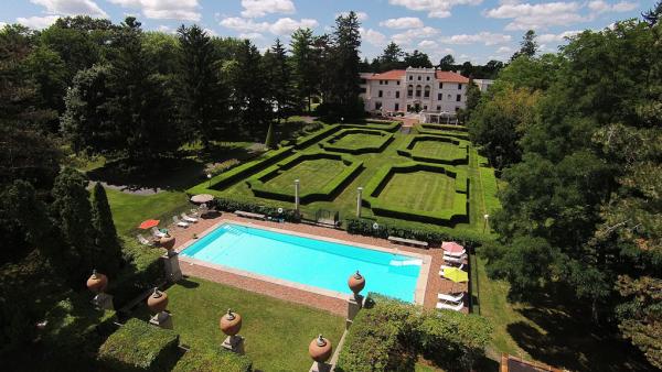 Aerial photo of Geneva on the Lake's grounds