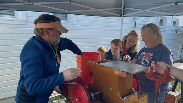 steilacoom apple squeeze
