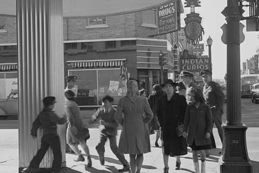 4th Street and Central (1943) - cropped