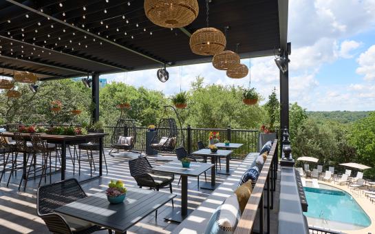 Knotty Deck & Bar