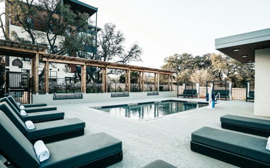 Hotel Pool