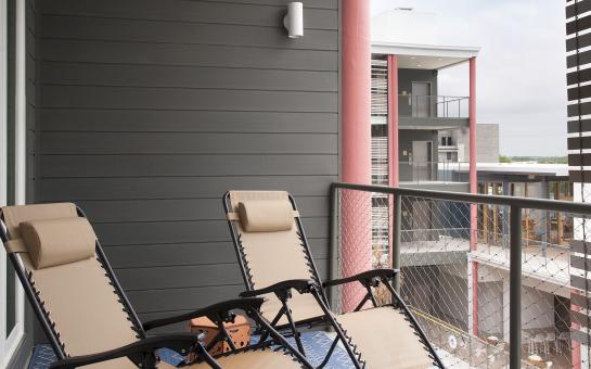 Poolside Balcony - East Austin Hotel