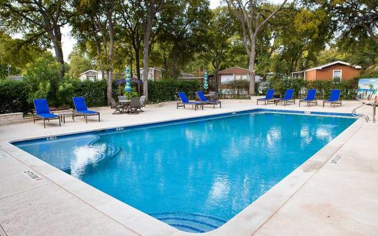 Royal Palms RV Pool