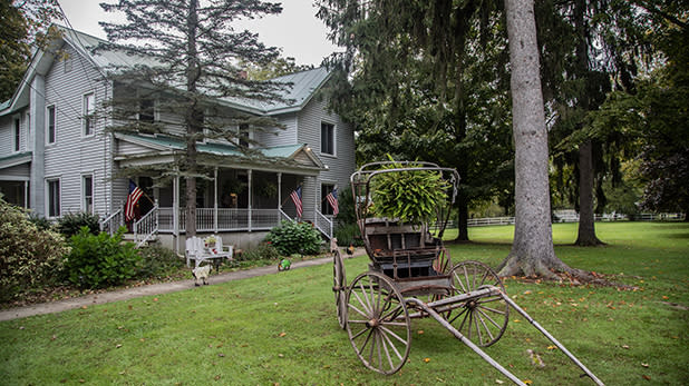 A pull wagon with a flower pot stands outside the Fainting Goat Island Inn
