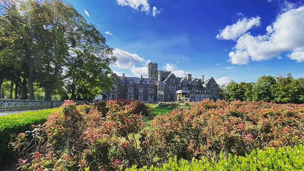 Exterior view of the Tudor-style castle mansion Hempstead House at Sands Point Preserve