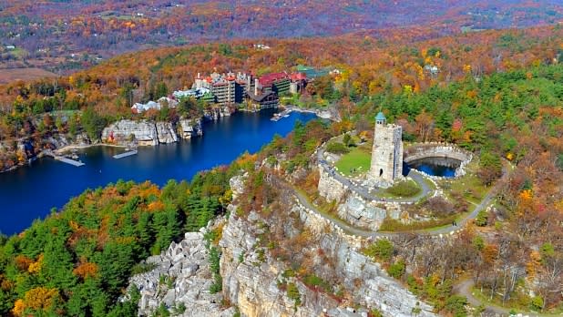 Mohonk Mountain House in Shawangunk Mountain escarpment