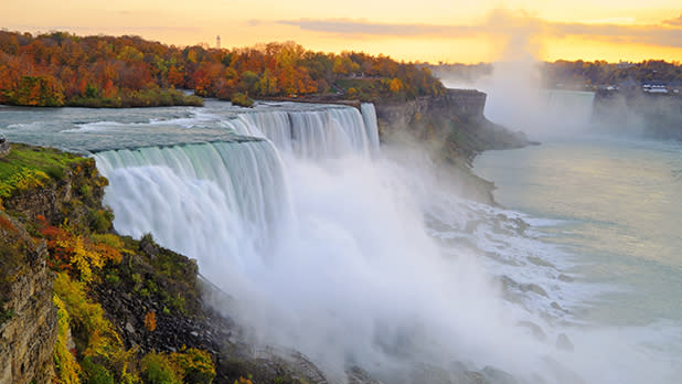 GN_NiagaraFalls_Fall_@GettyImages-171587080_618x348