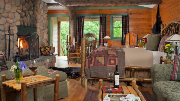 Friends Lake Inn
