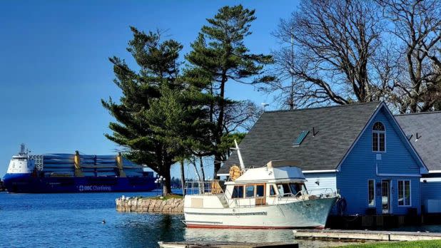 Airbnb house set on the St Lawrence River with boats in the background
