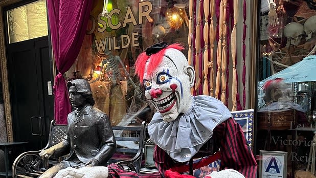 Acreepy clown jack in the box outside the Victorian-style bistro Oscar Wilde