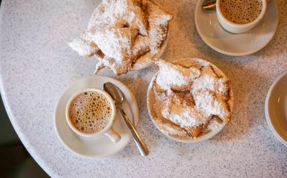 Cafe du Monde - Beignets and Coffee