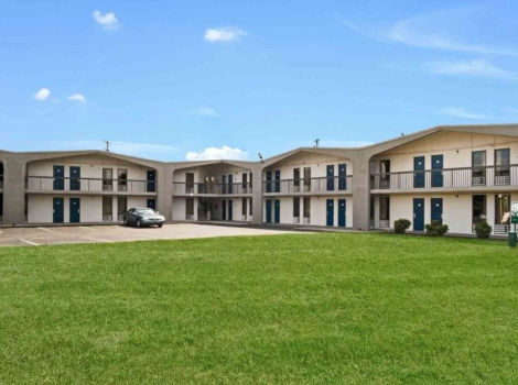 Motel-6---Airport-exterior-