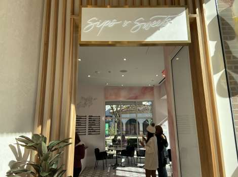 Kendra Scott Sips Sweets