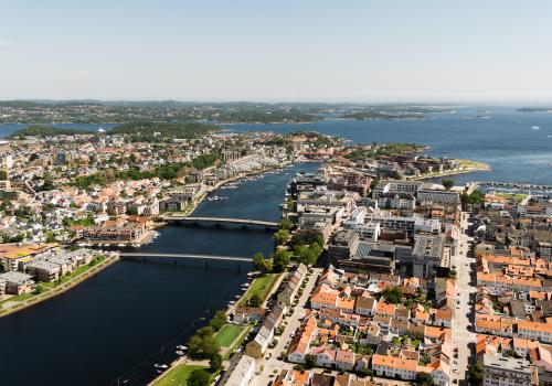 Dronebilde av Kristiansand sentrum