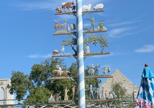 Maibaum-bottom 4 layers