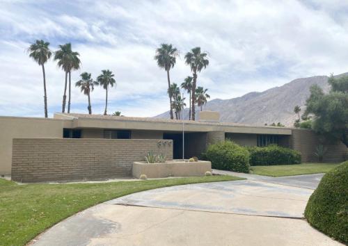 Jones house designed by architect Donald Wexler